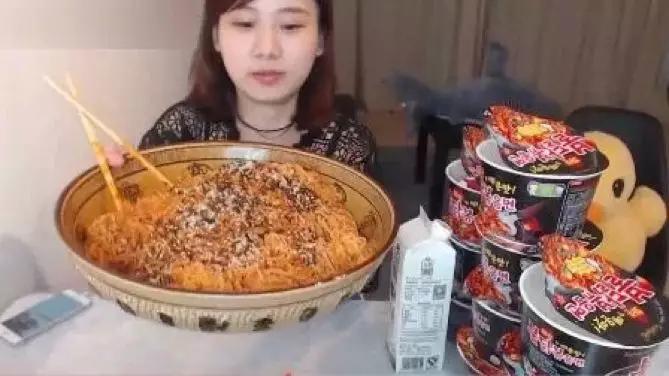 凭土味吃播收入百万买了房：“泥石流”般的土味营销，为啥效果奇佳?