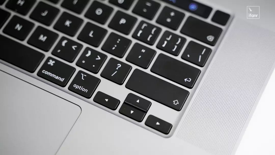 16 英寸 MacBook Pro 上手体验：苹果重新拥抱专业级用户