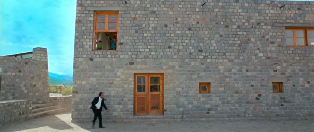 用电影《三傻》，小小感受一下印度与中国的城市差别