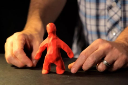 耶鲁开发“进击的黏土”，穿两层衣服就变身机器人：给自己捏形状，还能越障