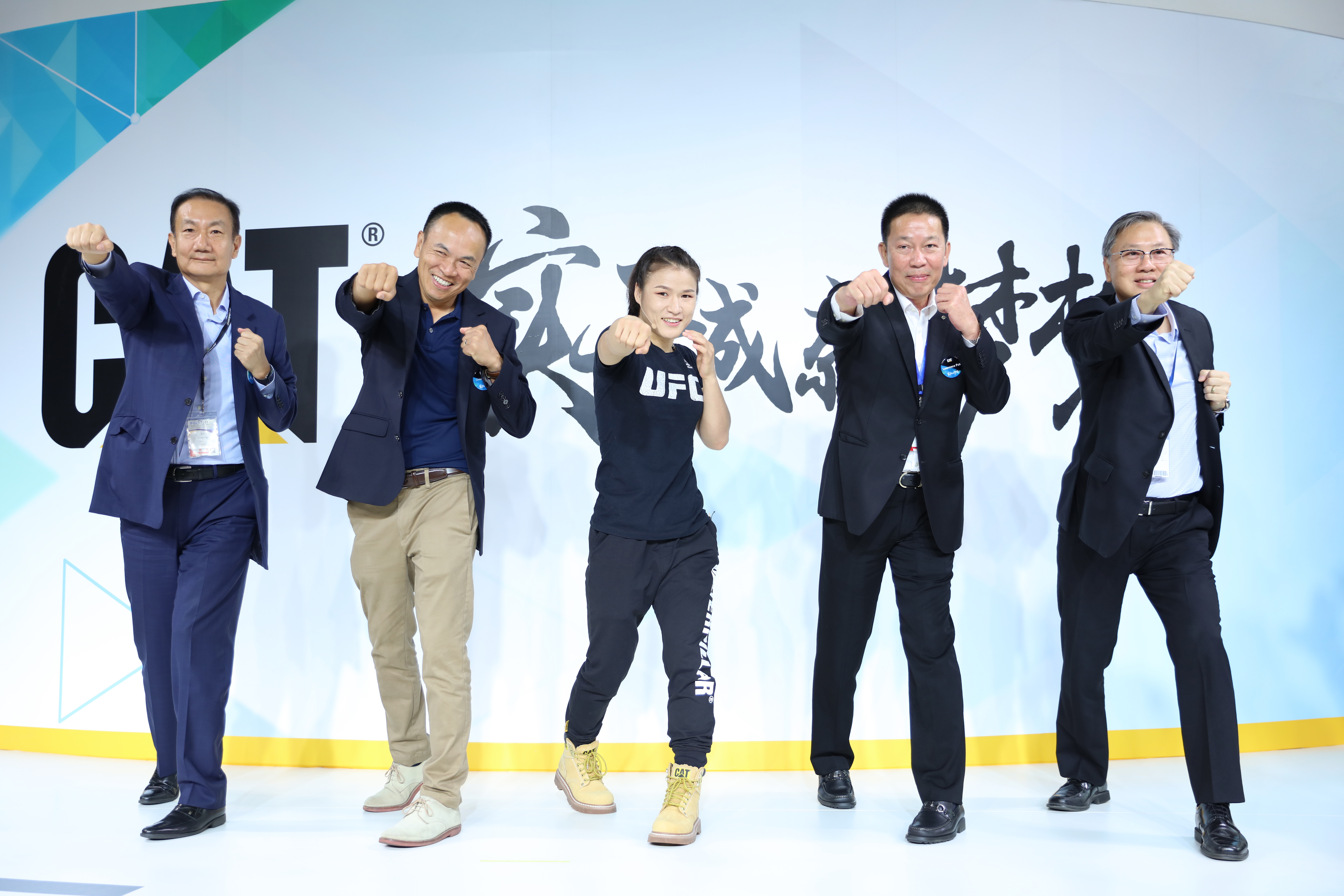 篮球、格斗遇上挖掘机，卡特彼勒的硬核营销