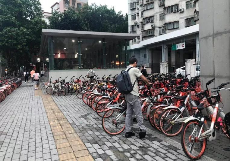 一线城市共享单车频涨价：月卡、公交和“11路”你选哪个？