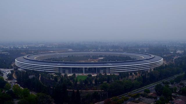 股票8周连跌蒸发超2000亿美元，巴菲特为何却增持苹果？