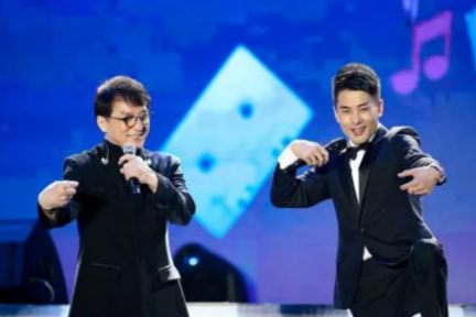 结婚请42位明星，直播带货1.3亿，快手凤凰男的生意经