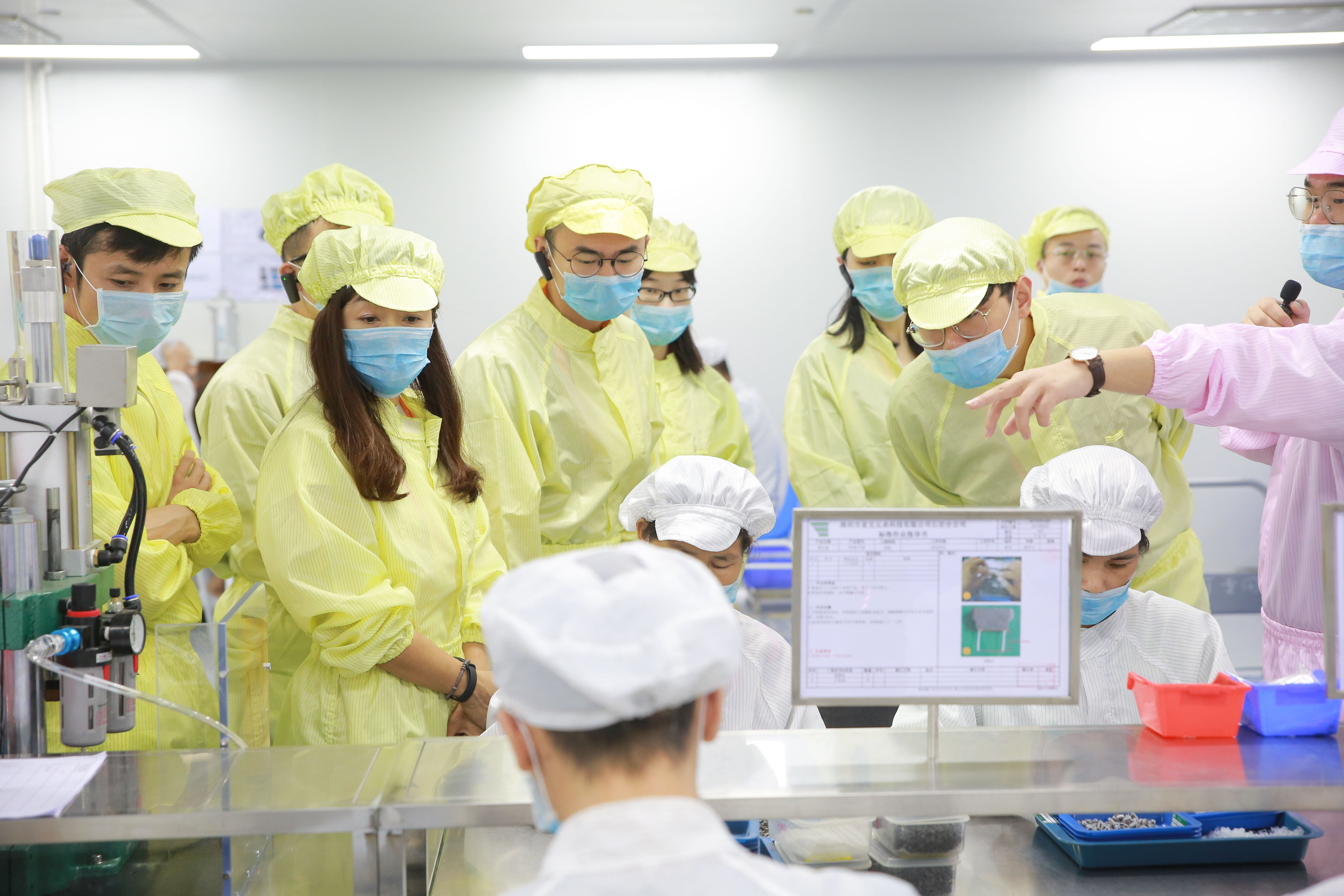 探访relx悦刻专属工厂看不见的电子烟是如何诞生的