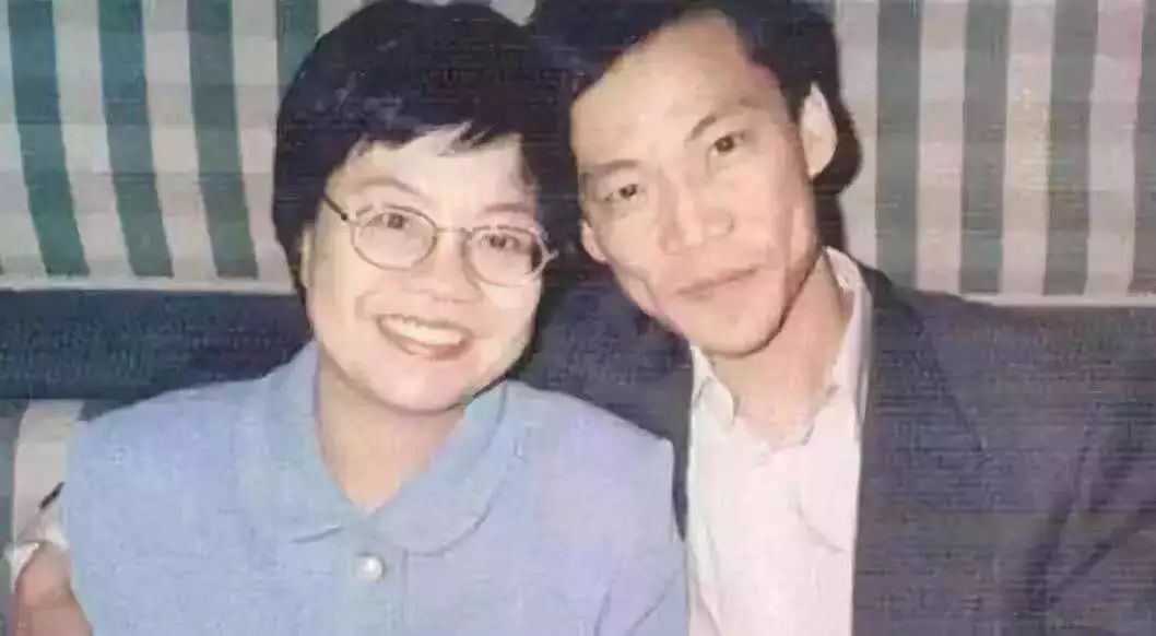 俞渝提刀而上