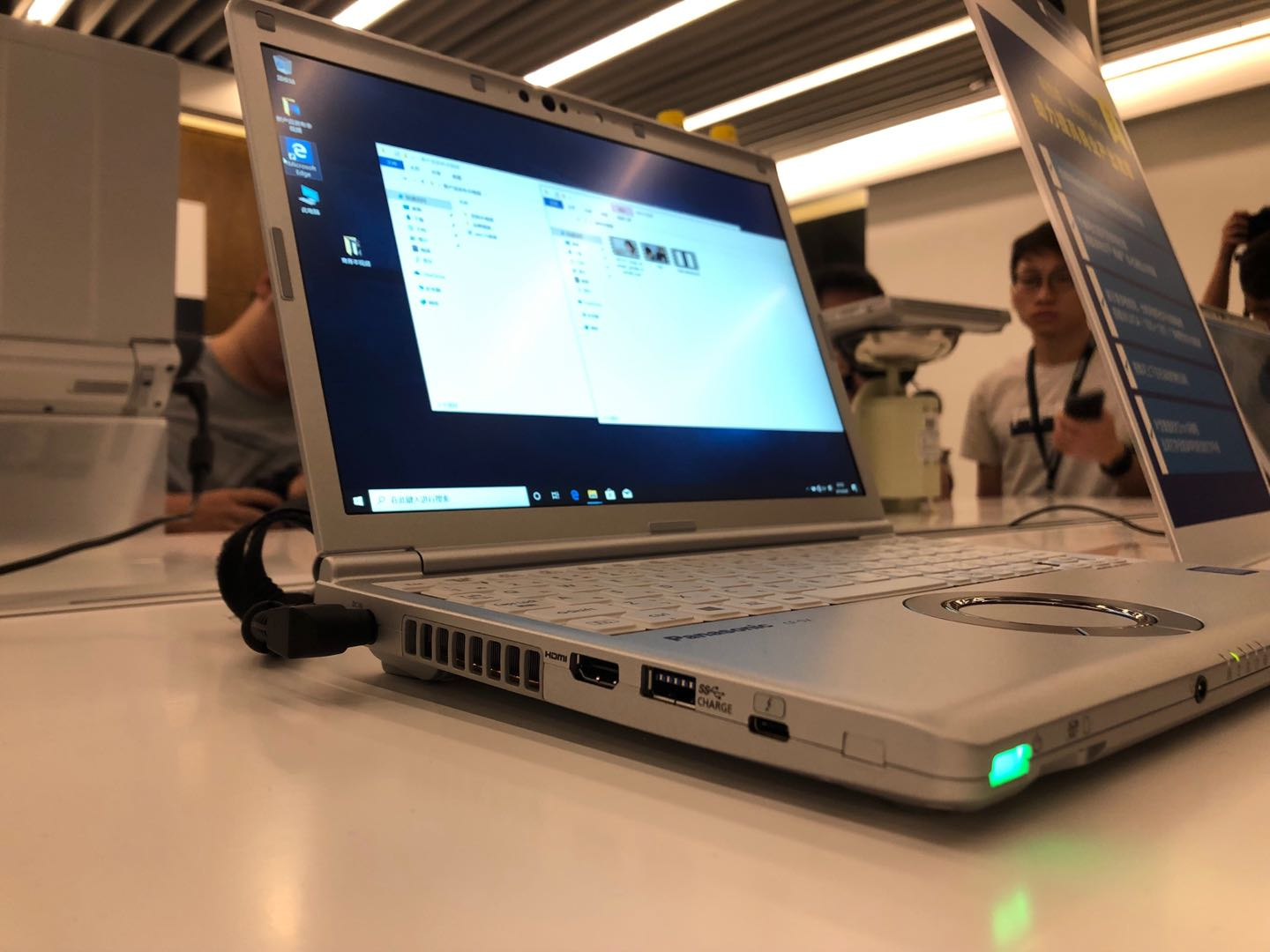 商务坚固型笔记本电脑cf-sv8的售价分别为14500元(256gb)和15500元