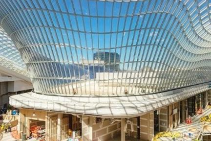 购物中心“层高心理学”：成年人也迷恋“小人国”