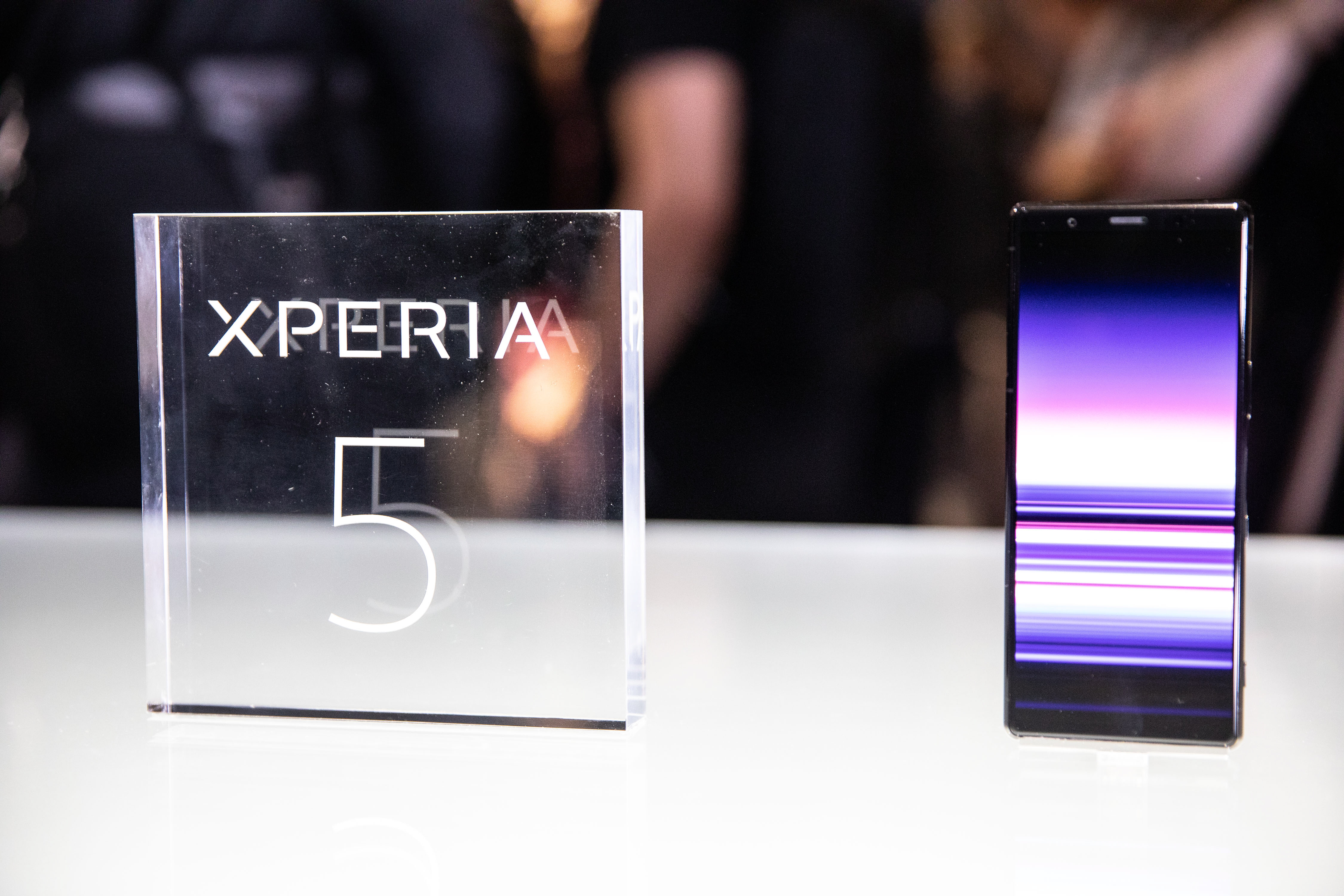 最前线 | 不追5G、配置平淡，索尼Xperia 5低调上市
