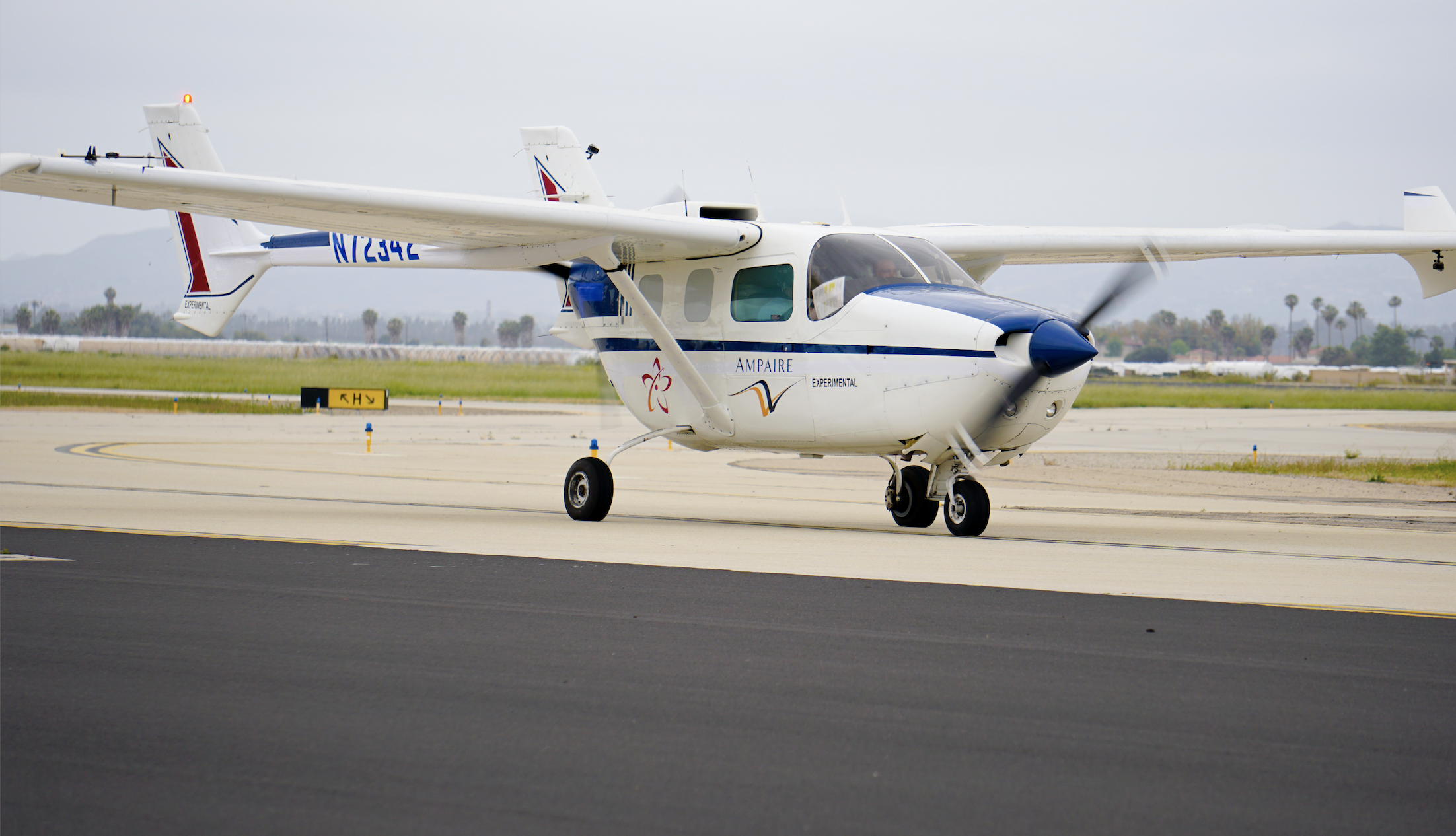 用电动飞机实现短途客货运输，「安飞」完成首次试飞