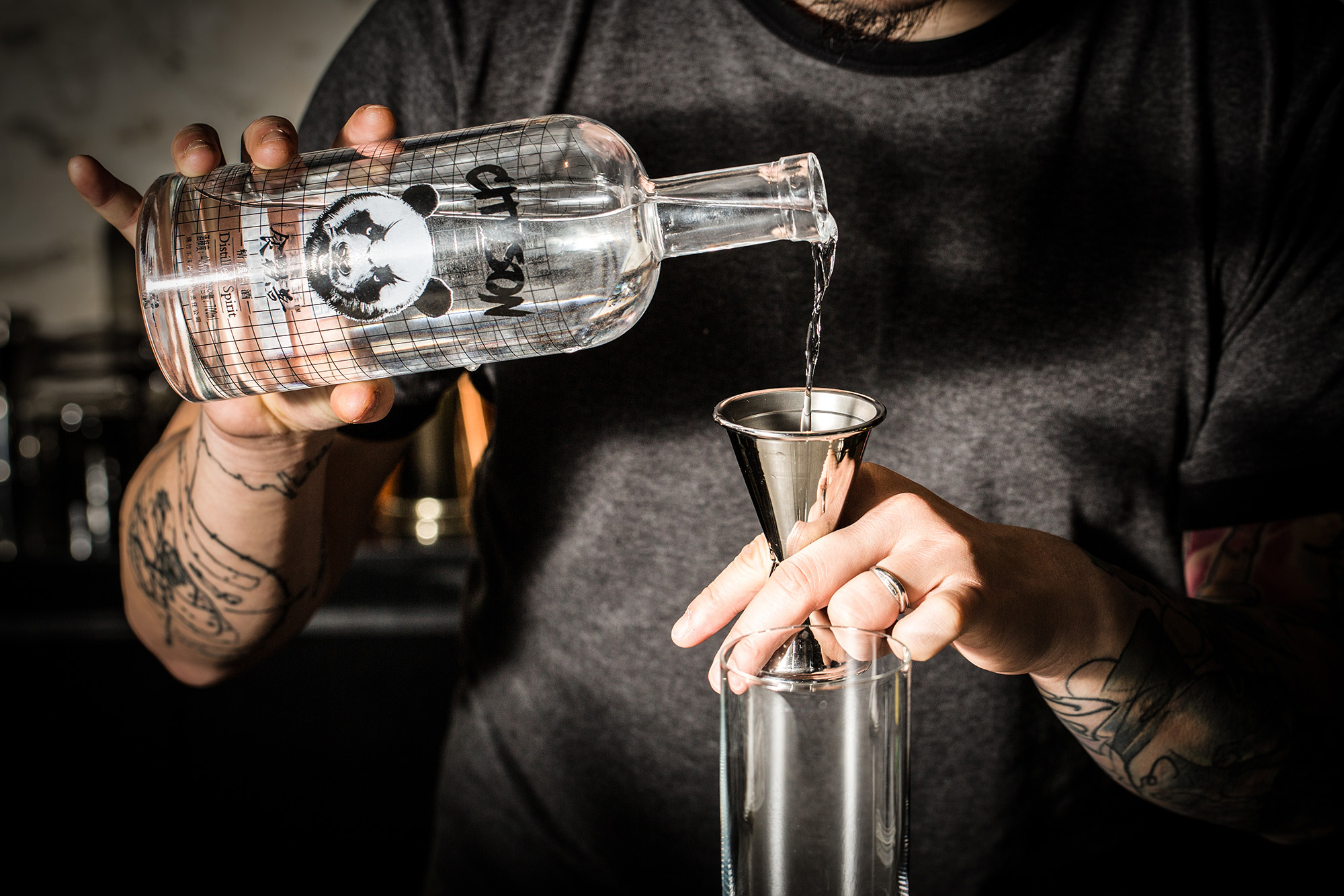 借鸡尾酒基酒破局食铁兽能否解决白酒年轻化的难题