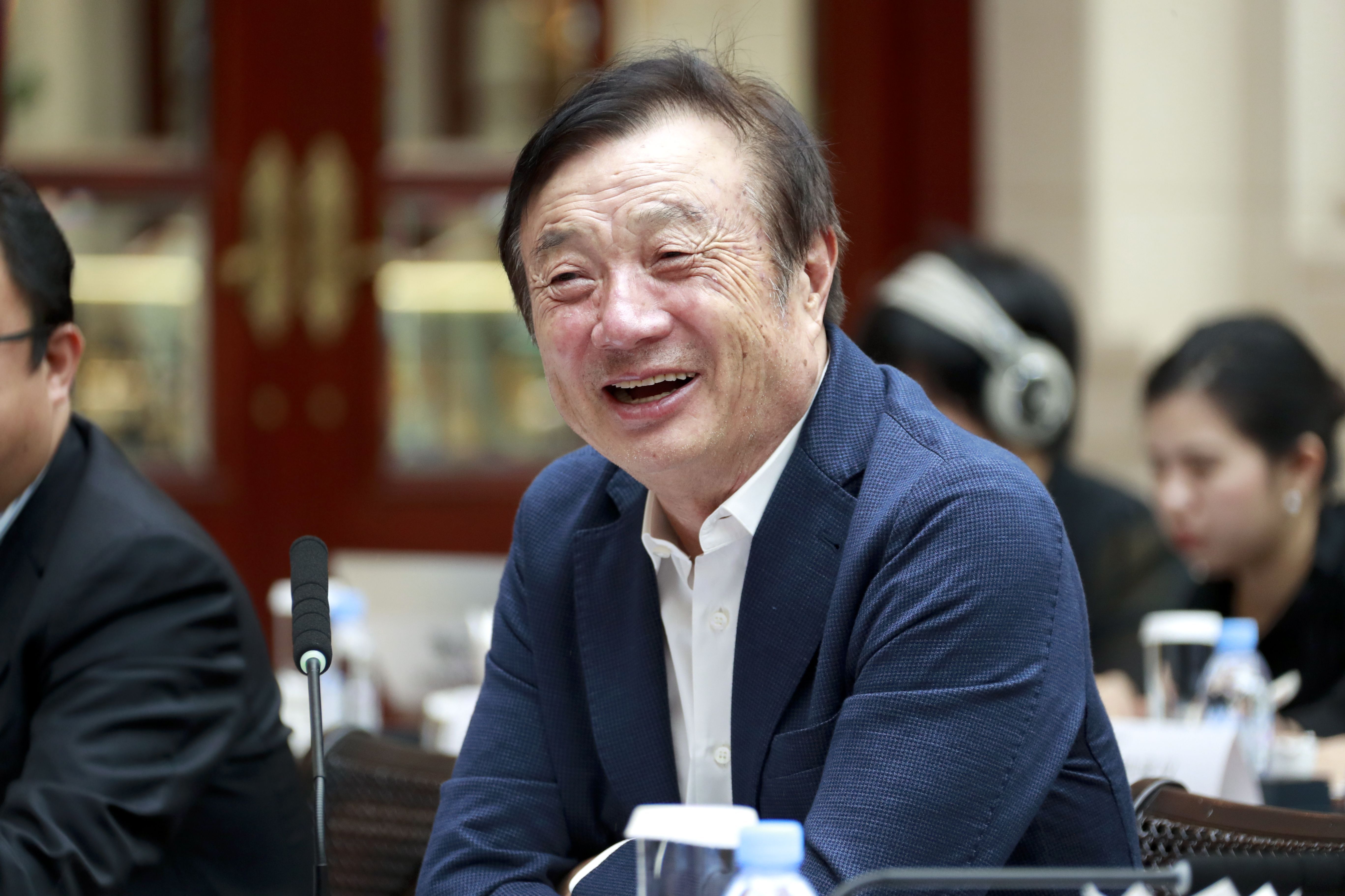 8点1氪 | 李国庆发布15则针对性回应；拼多多成中国第四大互联网上市公司；“程序员节”Keep突然裁员