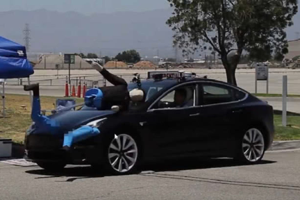 权威主动刹车测试：特斯拉Model 3屡屡撞翻假人，成绩糟糕