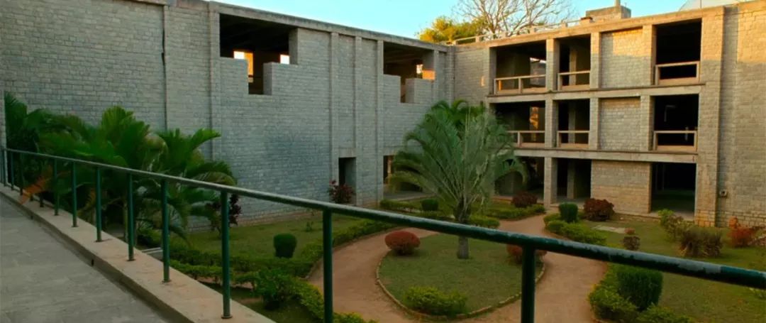 用电影《三傻》，小小感受一下印度与中国的城市差别