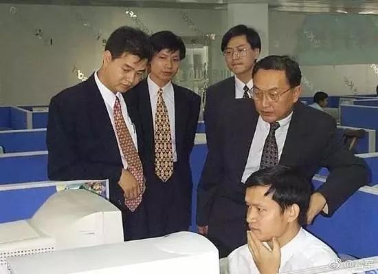 金山办公三十年，临门一脚科创板