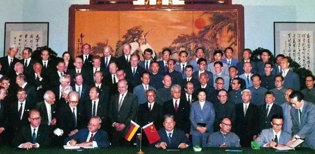 从凤凰牌轿车到第一辆互联网汽车荣威，上汽集团的艰难涅槃之路