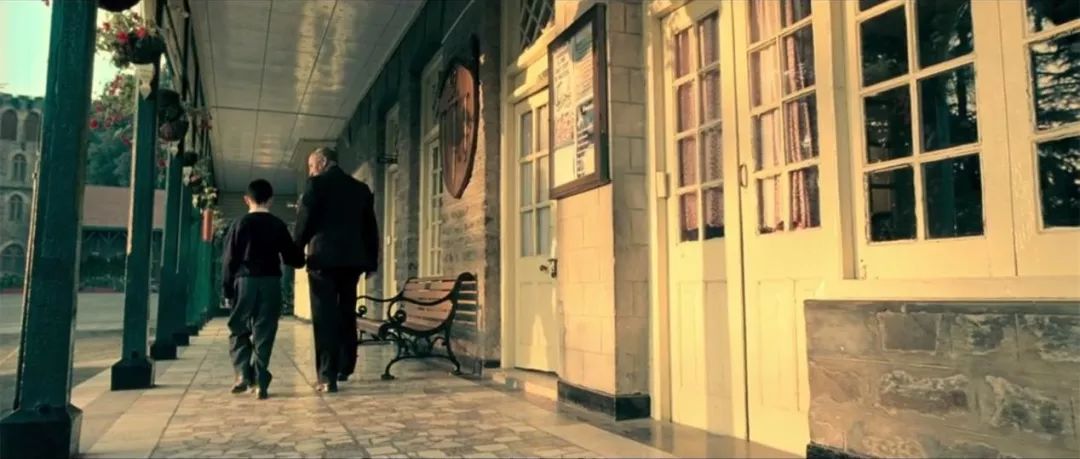 用电影《三傻》，小小感受一下印度与中国的城市差别