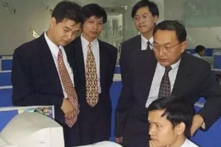 金山办公三十年，临门一脚科创板