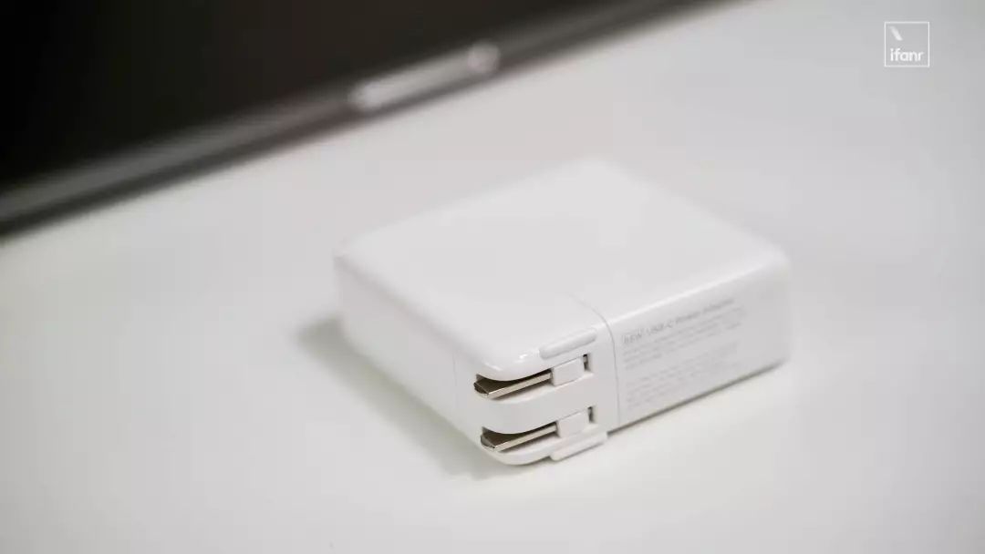 16 英寸 MacBook Pro 上手体验：苹果重新拥抱专业级用户