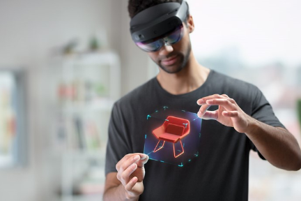 最前线｜千呼万唤的HoloLens 2来了，但它可能不属于你