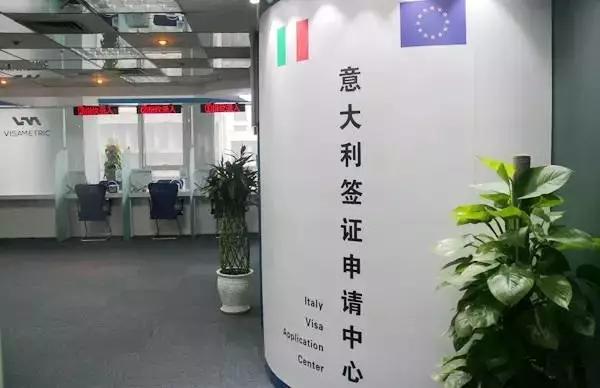 还没出国门，先挨了签证中心一刀