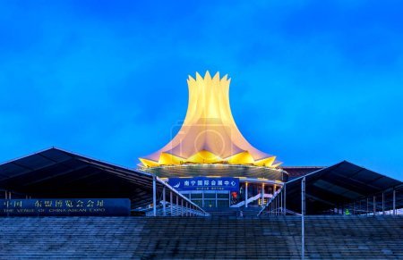 成都举行“陆海新通道”专题推介 东博会上揽金160亿