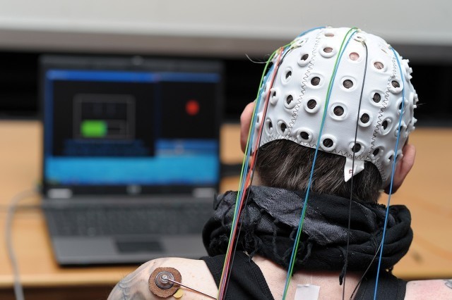 当被问到20年后能否实现脑机的普及,人工智能与认知业界专家,脑陆科技