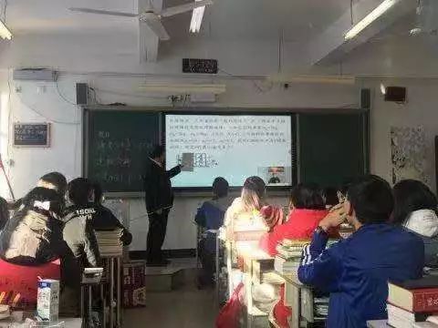 一块屏幕改变不了命运，AI或许可以试试