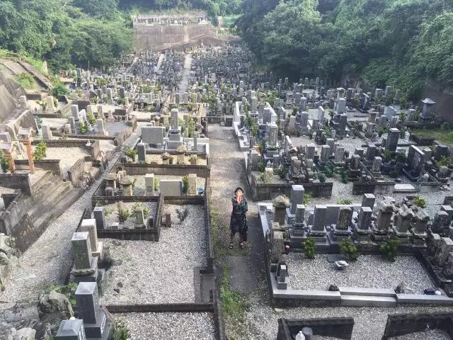 未来人类殡葬一览：太空中正飘着上千个骨灰盒