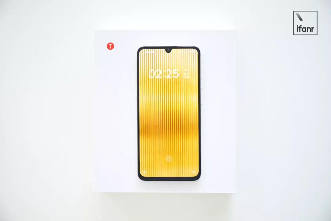 坚果 Pro 3 体验：4 大功能改进，失去罗永浩依旧特立独行