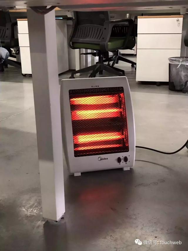 FF中国拖欠物业费半月无供暖，员工办公室无奈穿大衣