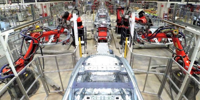 特斯拉国产Model 3下线，周产3000辆或引行业“地震”