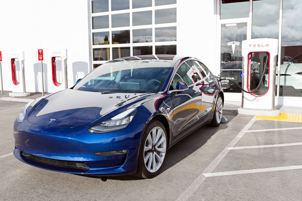 国产特斯拉Model 3开始接受预定 售价32.8万起