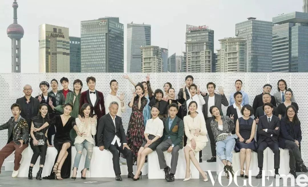 曰"center"位,来源于日韩偶像行业,指站在舞台中间站位的偶像组合成员