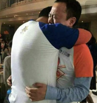 王兴为什么没脱轨？
