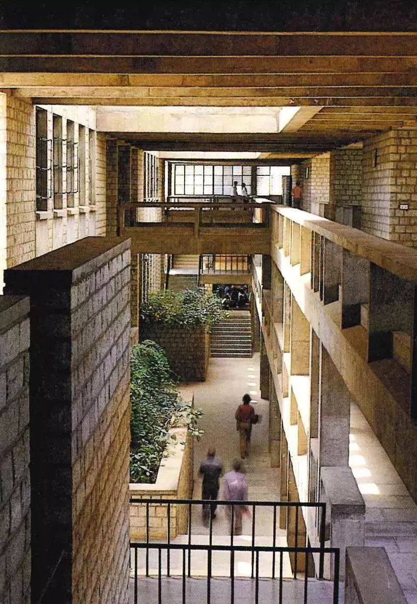 用电影《三傻》，小小感受一下印度与中国的城市差别