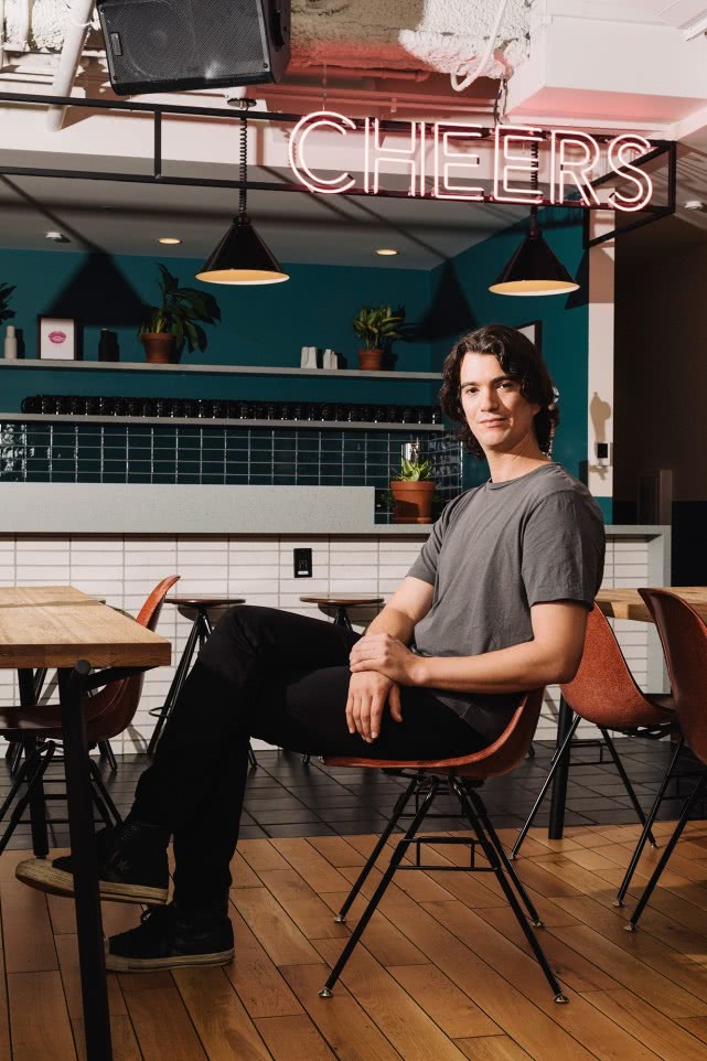 估值腰斩、创始人下台：WeWork还敢问路在何方吗