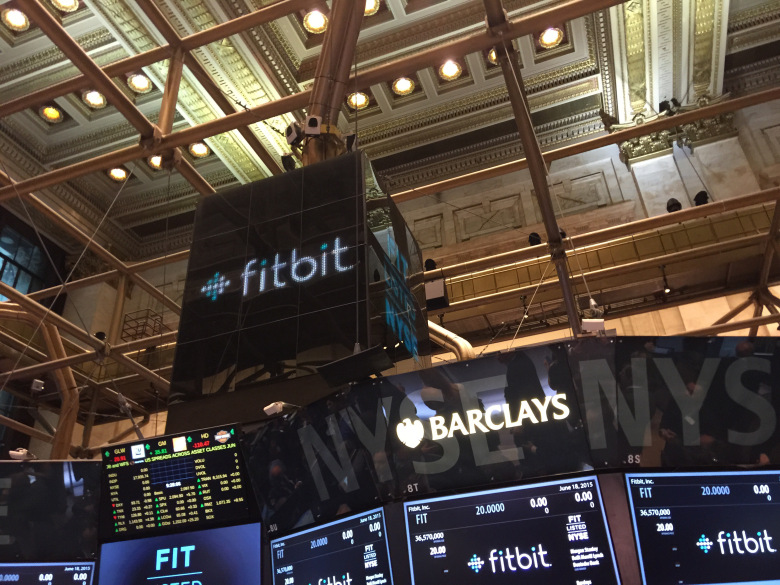 上市次日，Fitbit 股价上涨9.5%