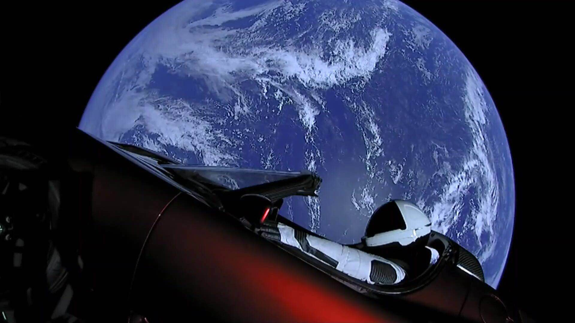 猎鹰重型火箭发射成功，SpaceX又完成一创举