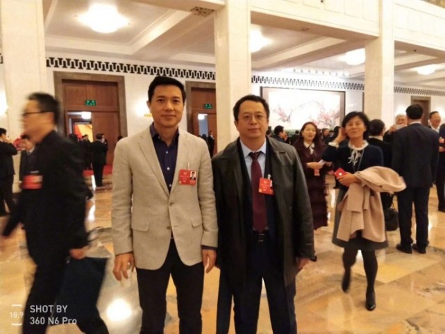 周鸿祎晒与李彦宏合影：360百度这对昔日“仇敌”泯恩仇？