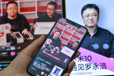 老罗直播卖出1.1亿，我的企业也该直播卖货吗？| 超级观点