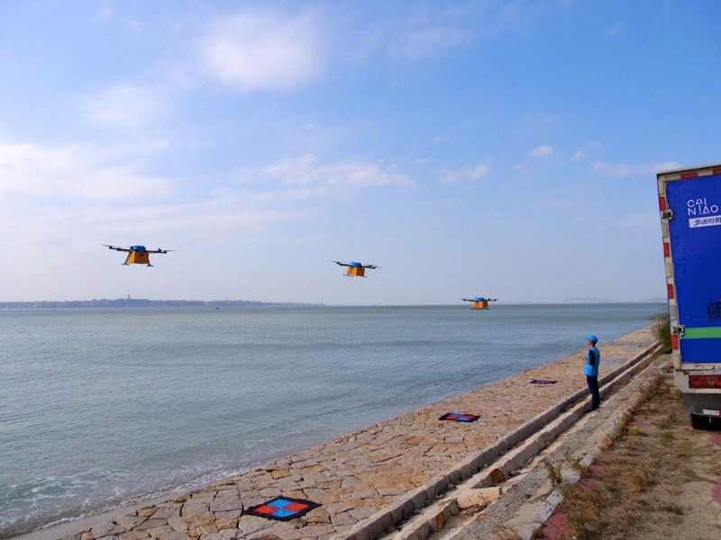 岛屿送货用无人机，菜鸟完成全国首次无人机群组跨海快递