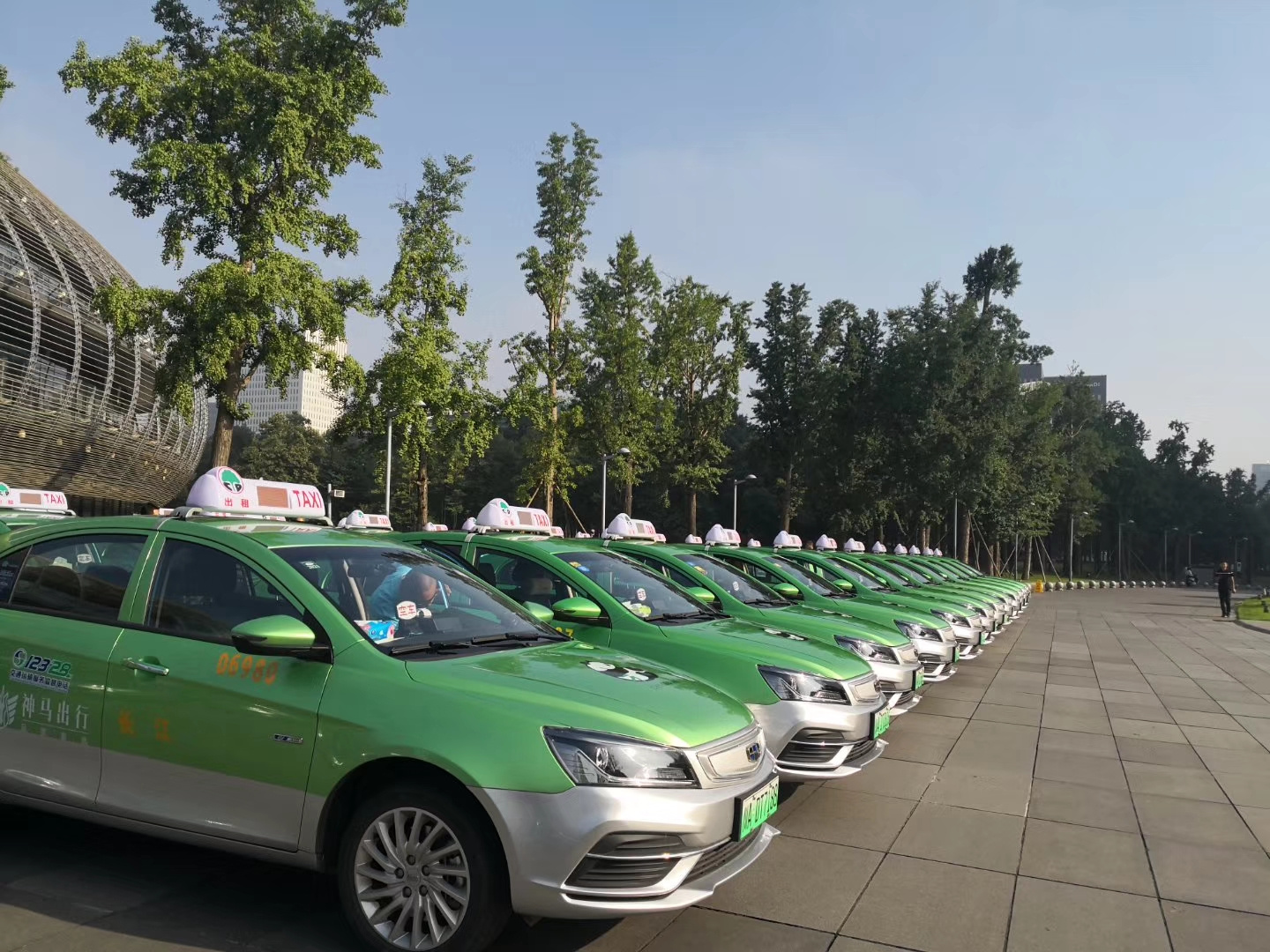 2019年底成都全市将投用4400辆纯电动出租车