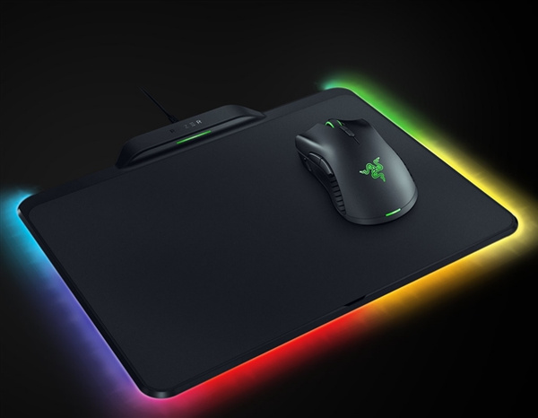 雷蛇正式推出HyperFlux无线充电鼠标套装：双1680色RGB