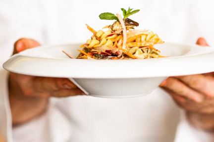 上座率低于40%，餐饮业的大失血能靠“零售思维”找补么 | 超级观点