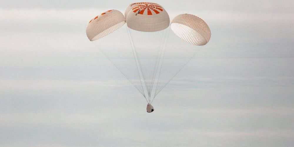 图5:这个特殊的载人龙飞船模型在3月25日的降落伞测试事故中被提前