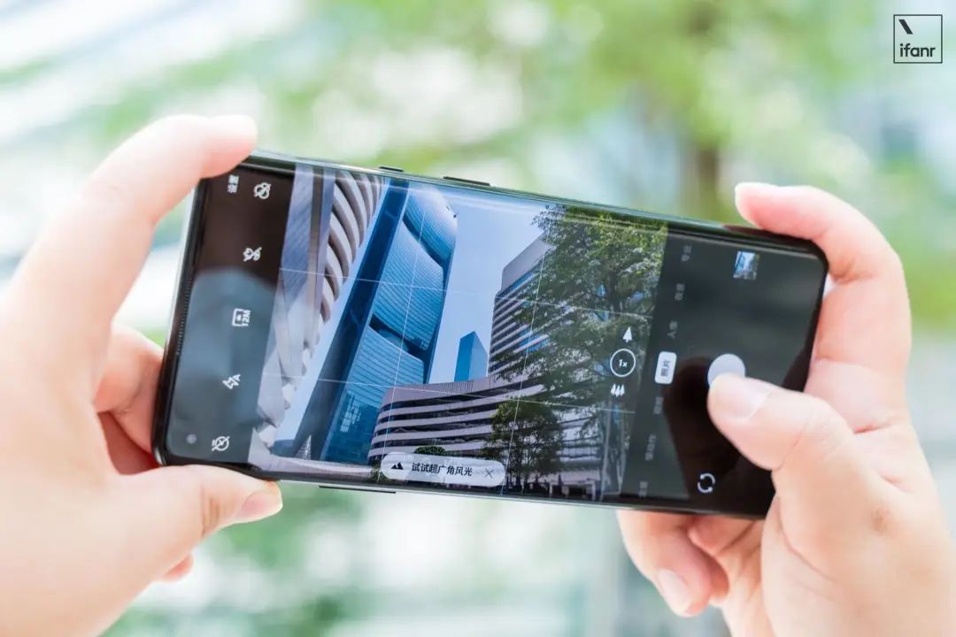 一加 8 Pro 评测：除了高刷新率屏的流畅体验，还补足了一些短板