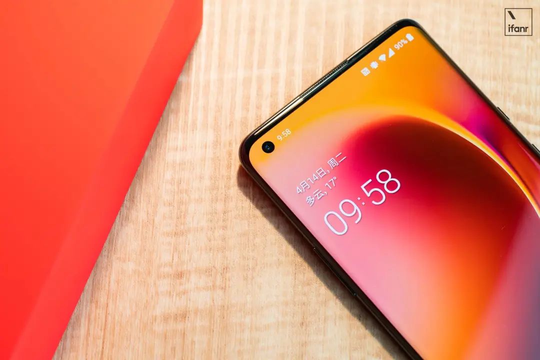 一加 8 Pro 评测：除了高刷新率屏的流畅体验，还补足了一些短板