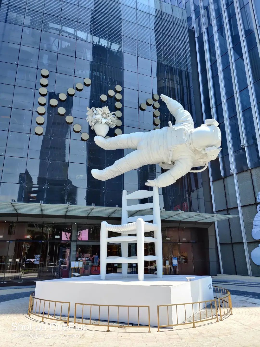 一加 8 Pro 评测：除了高刷新率屏的流畅体验，还补足了一些短板