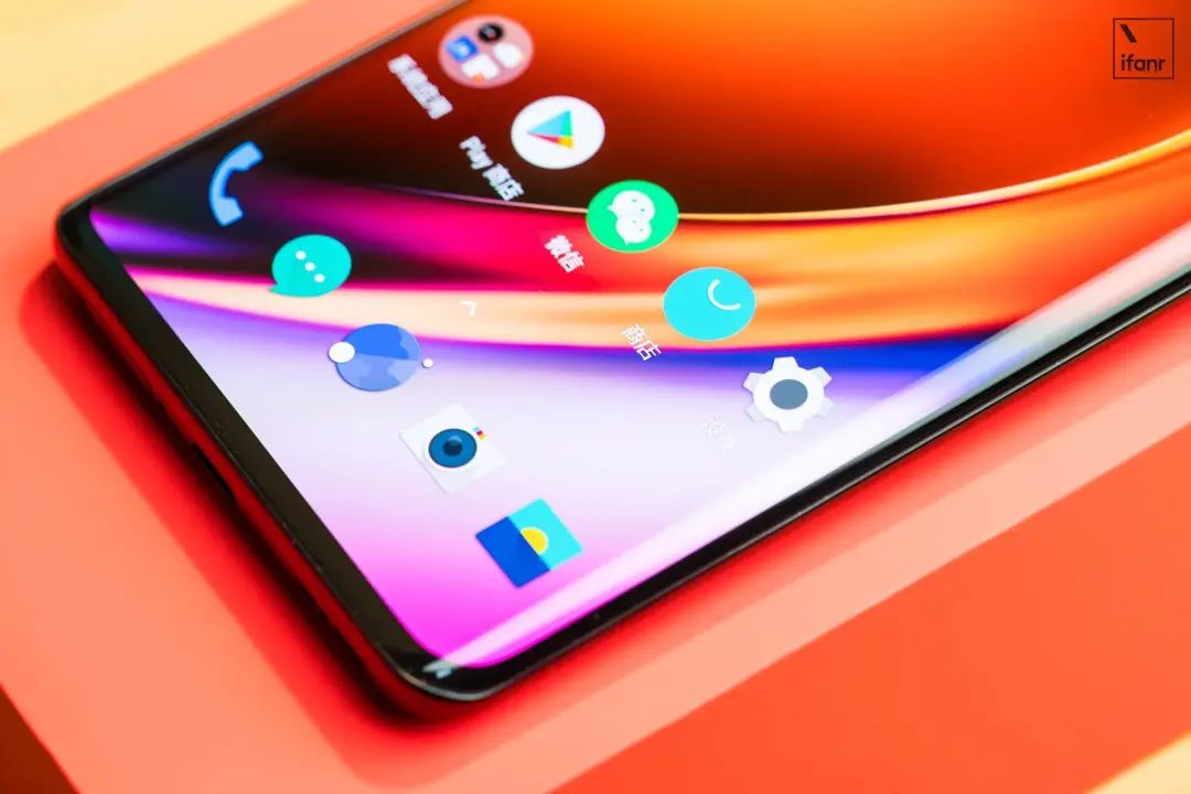 一加 8 Pro 评测：除了高刷新率屏的流畅体验，还补足了一些短板